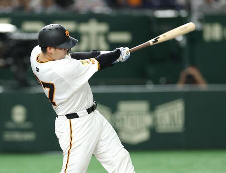 　３回、左越え２ランを放つ岸田（撮影・金田祐二）