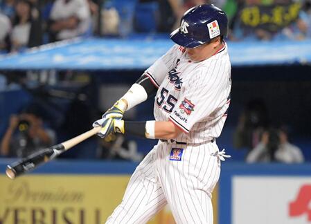 【写真】劇弾の村上　ドヤ顔でベンチ見てバット投げ