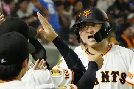 巨５-０中（１２日）　巨人、三回に一挙４得点