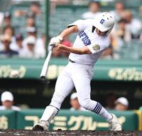   ５回、横山は右前に同点適時打を放つ