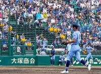 　北海戦で東海大熊本星翔を応援するアルプススタンドの観客。大雨の影響で野球部員や応援団は球場にたどり着けなかった