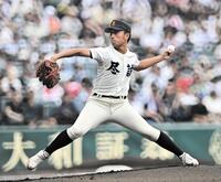 　１回、先発投手として力投を見せる尽誠学園・広瀬賢汰（撮影・今井雅貴）