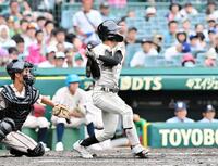 　５回、先制適時打を放つ尽誠学園・木下立晴（撮影・今井雅貴）