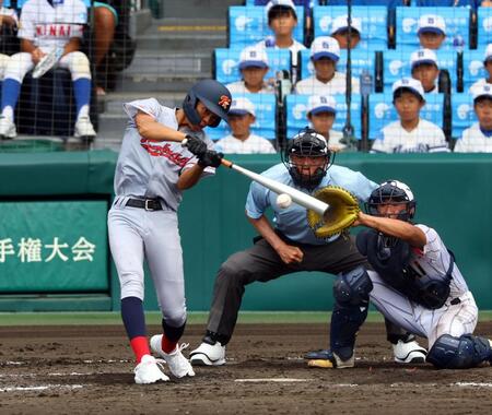 　５回、適時内野安打を放つ京都国際・倉橋翔（撮影・山口登）