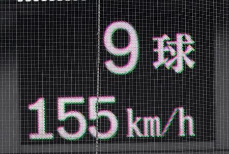 　７回、健大高崎・石垣元気は１５５キロを計測する（撮影・山口登）