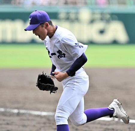 　５回、ピンチを空振り三振で乗り切り叫ぶ関東第一・坂本慎太郎（撮影・今井雅貴）