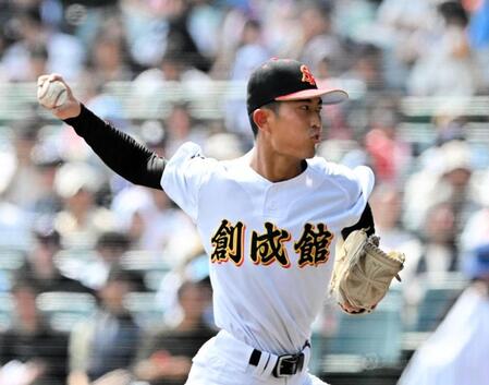 【写真】甲子園出場校の校長先生がチャラい！　背中に「校長」のユニ　アルプスで応援