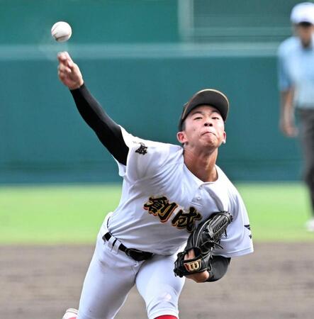 　８回、力投を見せる創成館・森下翔太（撮影・今井雅貴）