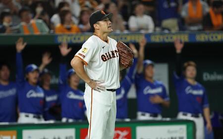 　５回、ボスラーに同点適時打を浴び悔しがる田中将（撮影・金田祐二）