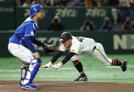 　１回、岸田の中犠飛で生還する佐々木（撮影・金田祐二）