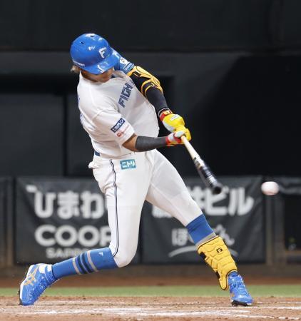 　９回日本ハム１死満塁、水谷が左前にサヨナラ打を放つ＝エスコンフィールド