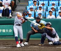 　５回、適時内野安打を放つ京都国際・倉橋翔（撮影・山口登）