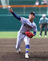 　７回から４番手で登板した健大高崎の石垣元