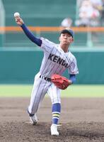 　力投する健大高崎・石垣元気（撮影・石井剣太郎）