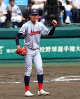 　健大高崎を破り、ガッツポーズを決める京都国際・西村一毅（撮影・山口登）