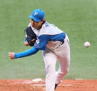 　１回、力投する山崎（撮影・中島達哉）