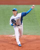 　ロッテ戦に先発する山崎（撮影・中島達哉）