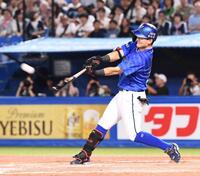 　９回、右越えソロを放った林（撮影・園田高夫）