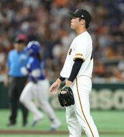 　６回、チェイビスに勝ち越しソロを浴びる菊地（撮影・金田祐二）