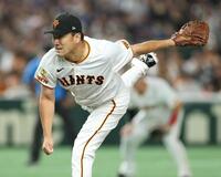 　力投する田中将（撮影・金田祐二）