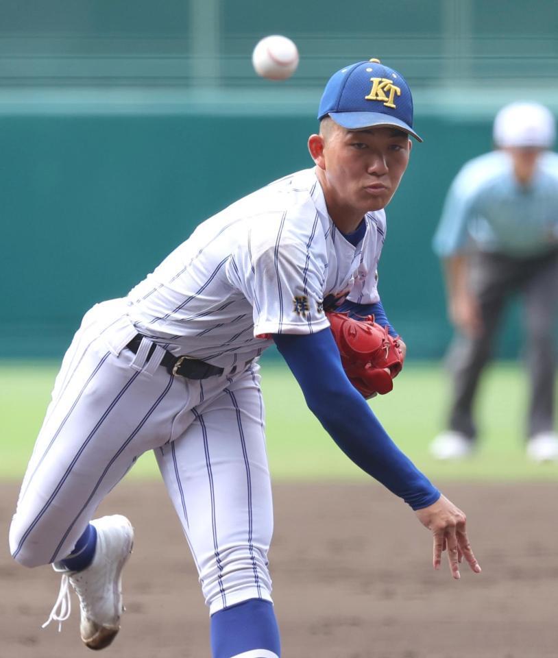 　７回から４番手で登板した健大高崎の石垣元