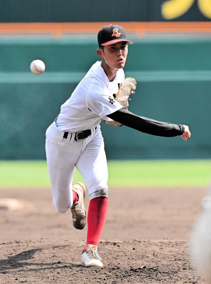 　５回、力強い投球をする創成館・奥田晴也（撮影・今井雅貴）