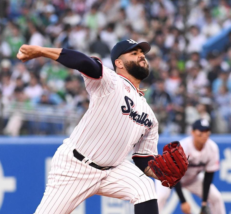 　力投するアビラ（撮影・園田高夫）