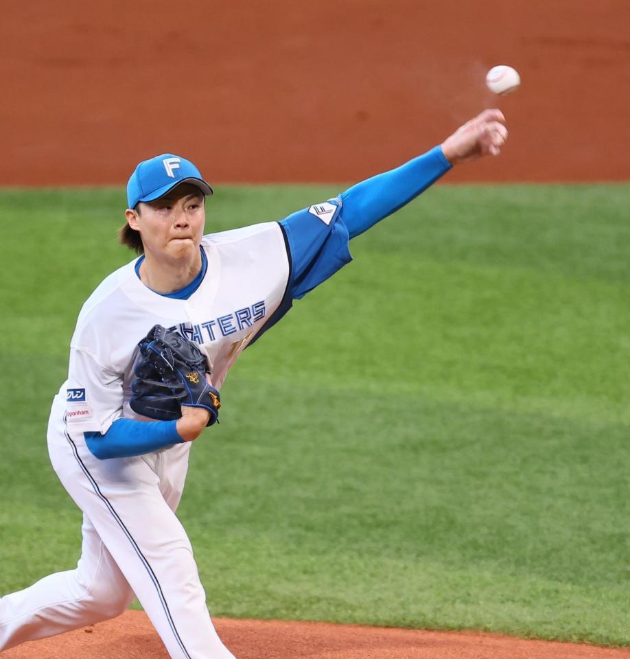 　１回、力投する山崎（撮影・中島達哉）