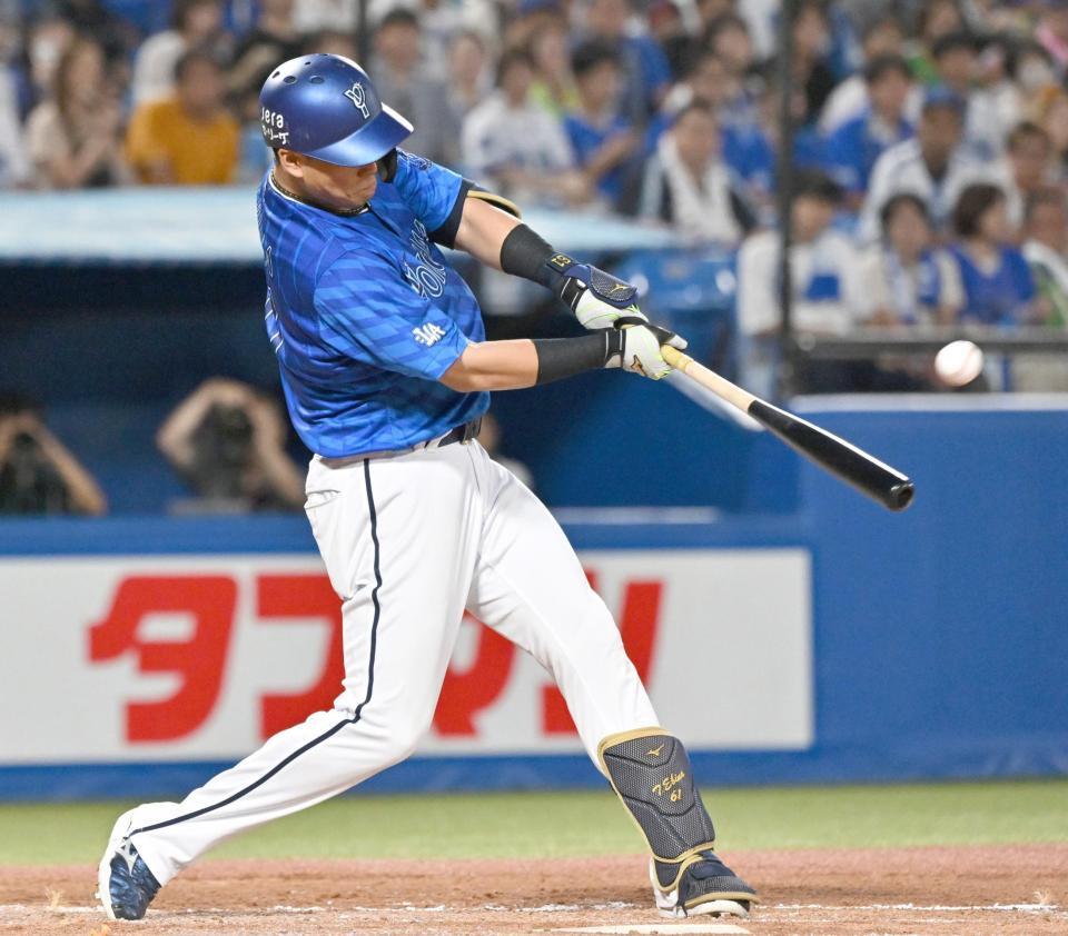 　３回、蝦名が左越えに２ランを放つ