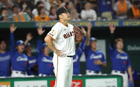 　５回、ボスラーに同点適時打を浴び悔しがる田中将（撮影・金田祐二）