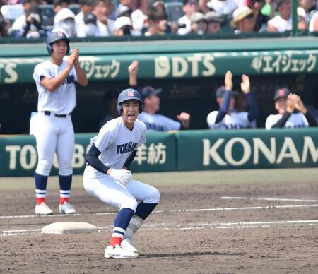 　５回、同点の中前適時打を放ち雄たけびをあげる横浜・織田翔希（撮影・開出牧）