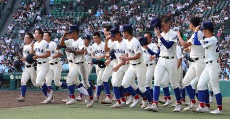 　横浜に敗れた綾羽ナイン（撮影・中田匡峻）