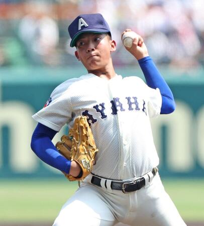 　力投する先発の綾羽・米田良生有（撮影・中田匡峻）