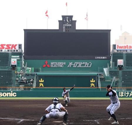 　マウンドで投球練習を行う津田学園・桑山皓太朗（撮影・中田匡峻）