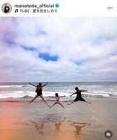 子供たちと海へ。２４年８月１日付の里田まいのインスタグラム＠ｍａｉｓａｔｏｄａ＿ｏｆｆｉｃｉａｌより 