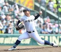 　２番手で力投する沖縄尚学・末吉良丞（撮影・西田忠信）