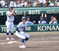 　５回、同点の中前適時打を放ち雄たけびをあげる横浜・織田翔希（撮影・開出牧）