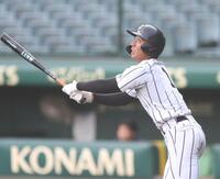 　打撃練習をする津田学園・桑山皓太朗（撮影・中田匡峻）