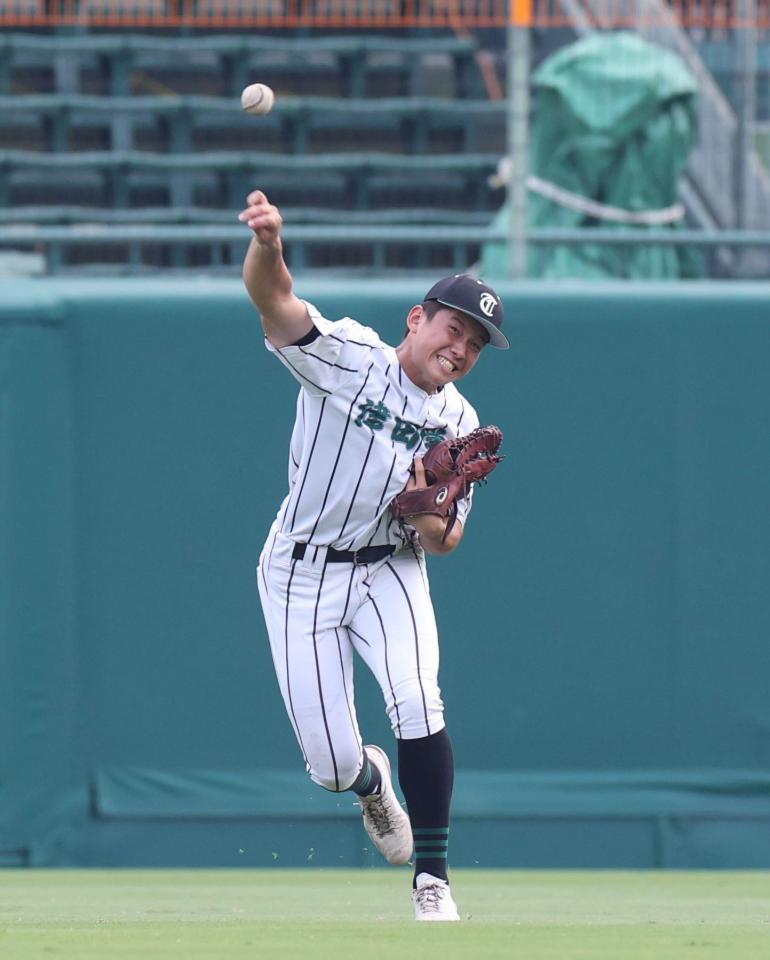 　ノックを受ける津田学園・恵土湊暉主将（撮影・中田匡峻）
