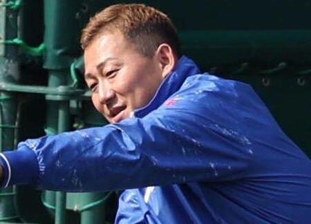 【写真】激痛のあまり動けず　腰を痛めうずくまる日本ハム時代の中田翔