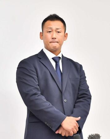 中日・中田翔が会見　引退決断は２カ月前「満足いくスイングができない。これ以上チームに迷惑を掛けられない」
