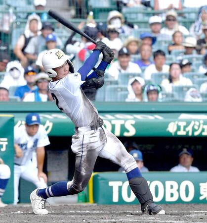 　５回、先制の中越え３点適時二塁打を放つ明豊・辻田拓未（撮影・開出牧）