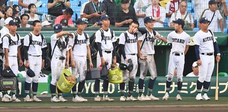 敗退の佐賀北　悔し涙の女子マネも一緒に砂を集める「素敵な青春」「同じユニ着てるのいい」初戦はボールパーソンで注目