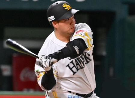 ソフトバンク・山川穂高が勝ち越しの１８号満塁本塁打　七回に右中間へ貴重な一発