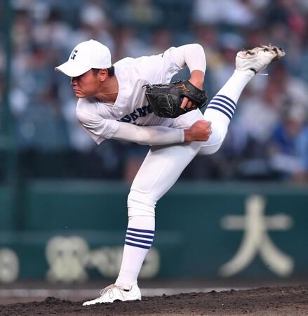 　力投する県岐阜商・柴田蒼亮（撮影・開出牧）