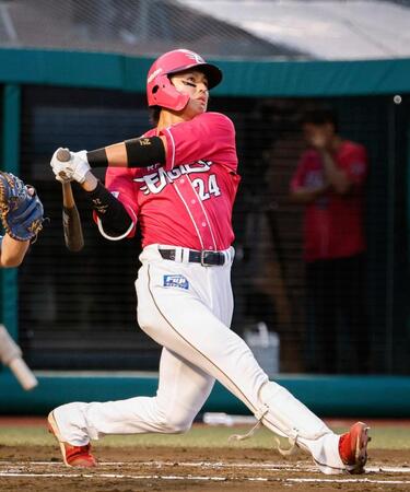 　１回、黒川が右越えに３ランを放つ