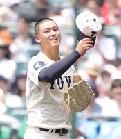 　木下鷹大の後を受け、最後を締めた東洋大姫路・阪下漣は笑顔を見せる（撮影・坂部計介）