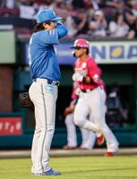 　１回、黒川（奥）に３ランを浴びた北山