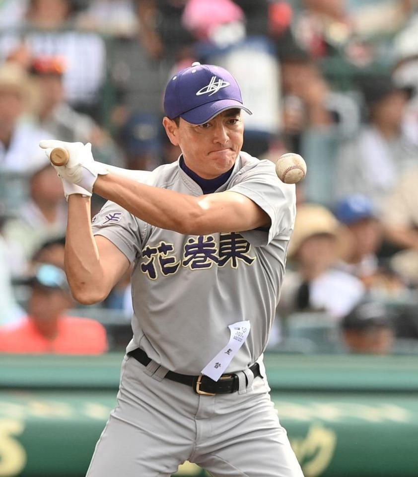 　ノッカーを務める花巻東・佐々木洋監督（撮影・西田忠信）