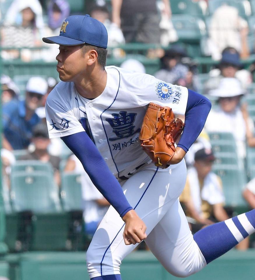 　力投する明豊・大浦崇輔（撮影・開出牧）